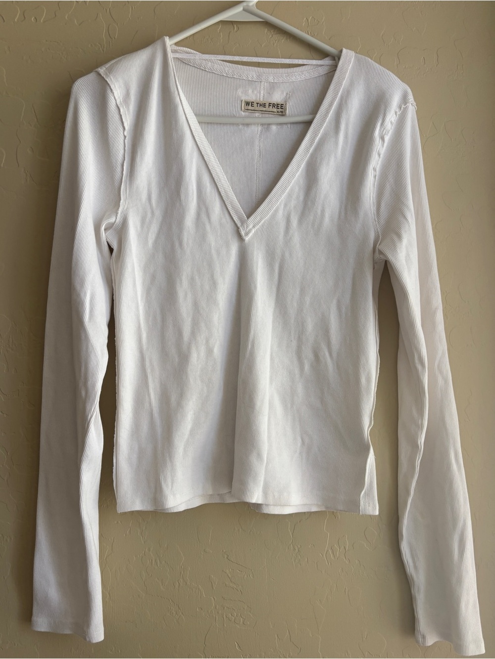 We The Free Plum & White V-Neck Women's Set of 2 Tops Women’s XL one New - Picture 5 of 12
